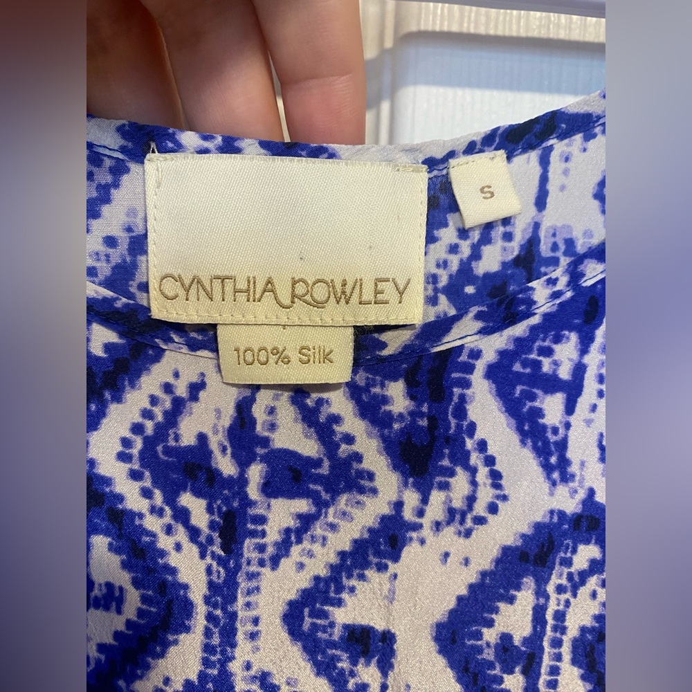 Cynthia Rowley 100% Silk Sleeveless Blouse Blue White Ikat Print Size S - Picture 3 of 6